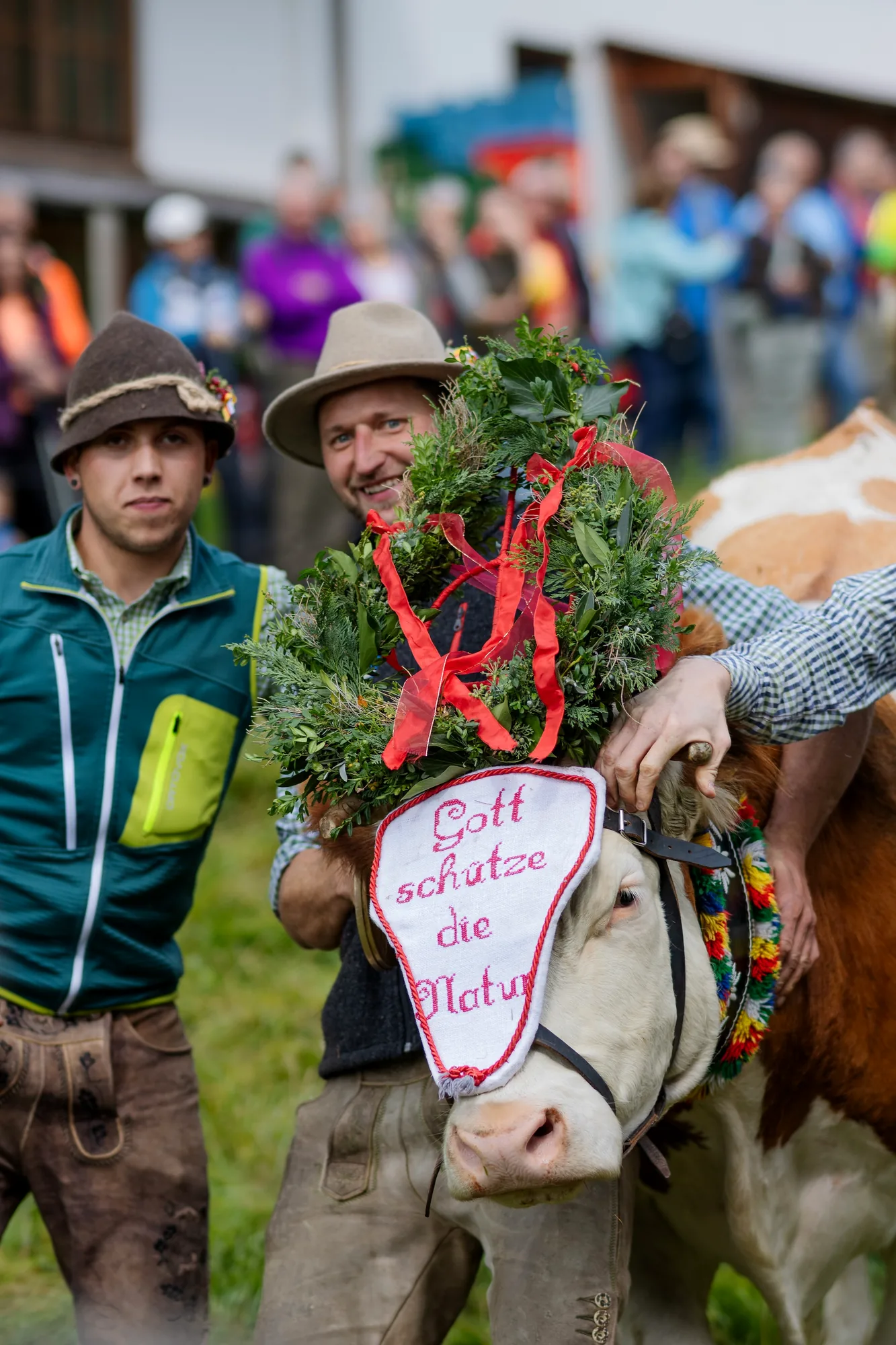 Vorbereitung des traditionellen Kopfschmucks